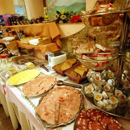 レオナルド 3* ピサ