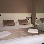 מלון Leonardo 3*
